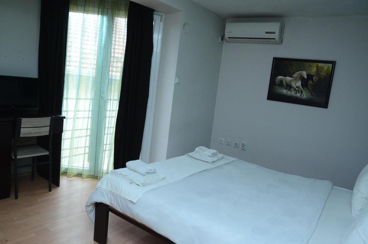 Villa Konzuli 比托拉 外观 照片
